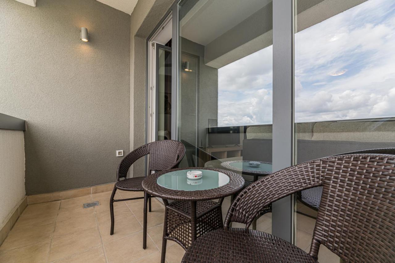 Coresi Modern Apartment Brasov Bagian luar foto